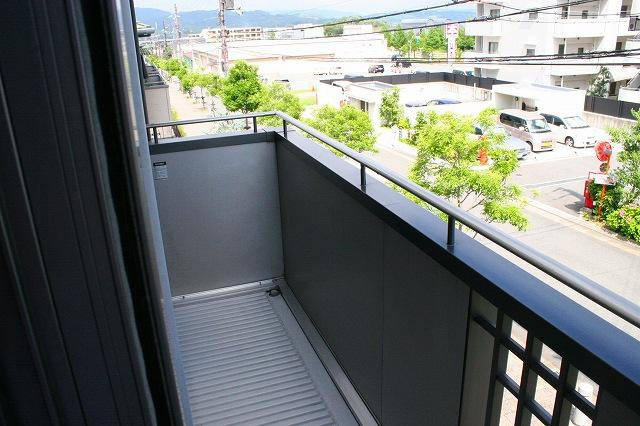 パークサイド精華台Ａ．Ｂ．Ｃ．Ｄのバルコニー|陽当たり良好なバルコニーです