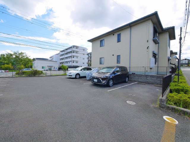 パークサイド精華台Ａ．Ｂ．Ｃ．Ｄの駐車場|駐車場に車を止められます