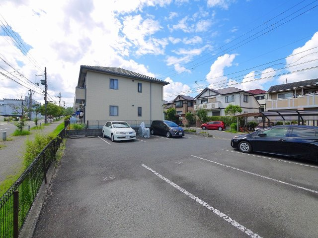 パークサイド精華台Ａ．Ｂ．Ｃ．Ｄの駐車場|駐車スペースもあります