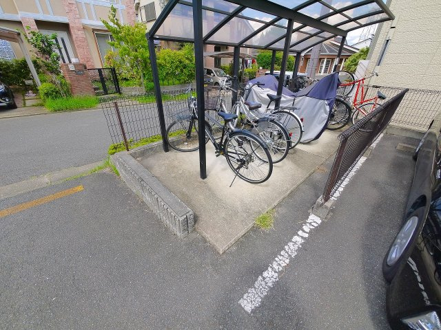 パークサイド精華台Ａ．Ｂ．Ｃ．Ｄのその他共用部分|駐輪場です