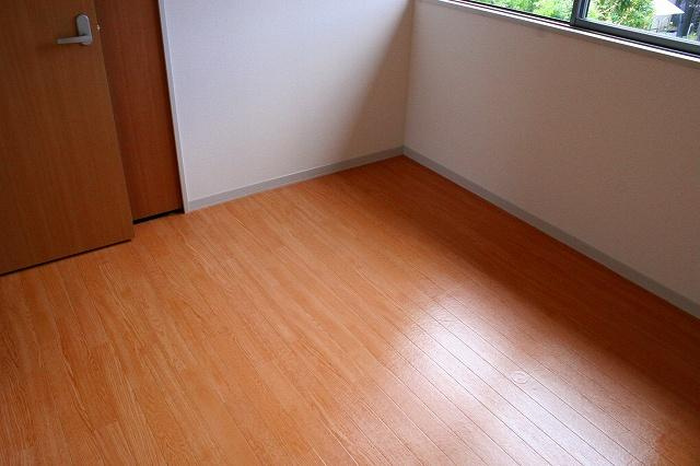 パークサイド精華台Ａ．Ｂ．Ｃ．Ｄの洋室|明るい洋室です