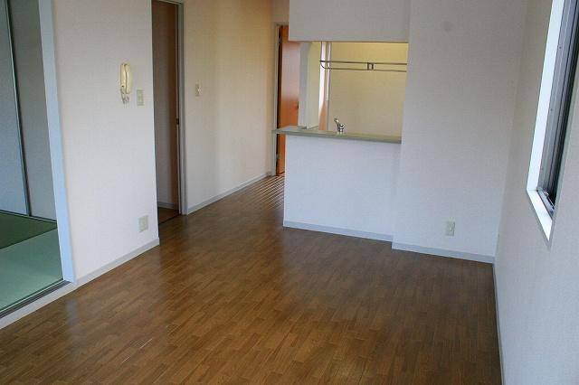 パークサイド精華台Ａ．Ｂ．Ｃ．Ｄの居間・リビング|おしゃれな居間です