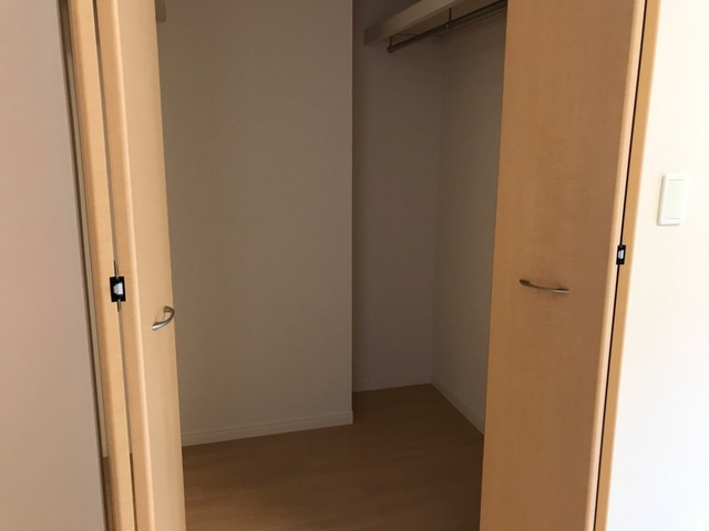 稲城市平尾１丁目のアパートの収納