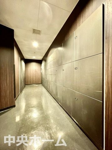 シティタワーズ豊洲ザ・ツイン サウスタワーの設備|【宅配ボックス】在宅時・不在時に関わらず、居住者の代わりに非対面で宅配物を受け取ってくれる便利な設備です。わかりやすくご説明致しますので見学時にはお部屋だけではなく共用部分もぜひチェックしてください。