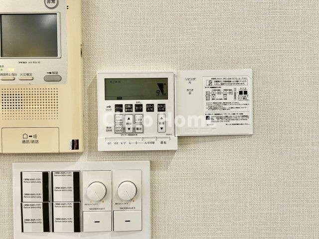 シティタワーズ豊洲ザ・ツイン サウスタワーの冷暖房・空調設備|【床暖房】冬は足元から暖めてくれる床暖房はエアコンとは違って埃が舞いませんので健康にも良さそうですね。