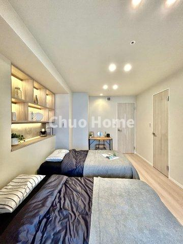 シティタワーズ豊洲ザ・ツイン サウスタワーの洋室|【洋室】快適に過ごす条件は、一人ひとり違います。だからこそ飾り過ぎないシンプルな内装と偏り過ぎないデザインで統一しております。居住していく中でオーナー様だけの【マイホーム】に創り上げて下さい