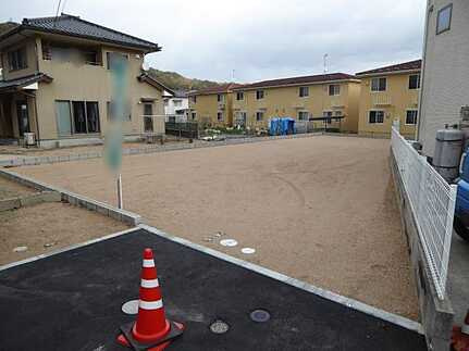 安佐北区亀山７丁目の前面道路含む現地写真