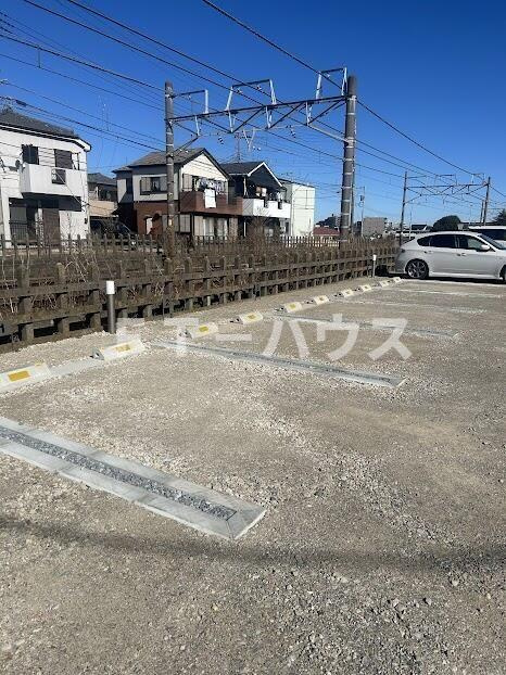 フェニックス小川１号棟の駐車場