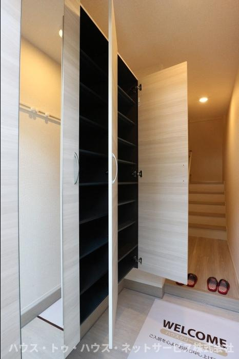 ラシーヌBの玄関