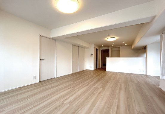 ハイネス今福東公園一番館　6階の居間・リビング