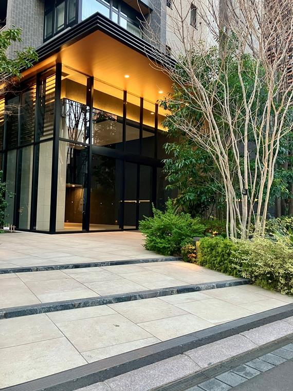 プラウド浦和のエントランス