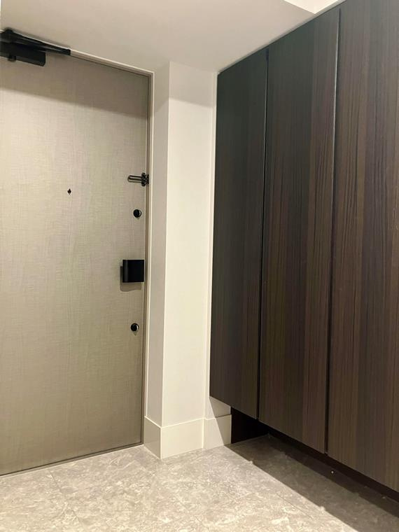 プラウド浦和の玄関