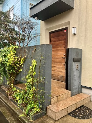 上用賀戸建のエントランス