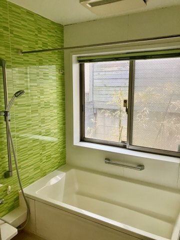 上用賀戸建の浴室