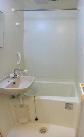 レオパレス新座サンハイツの浴室