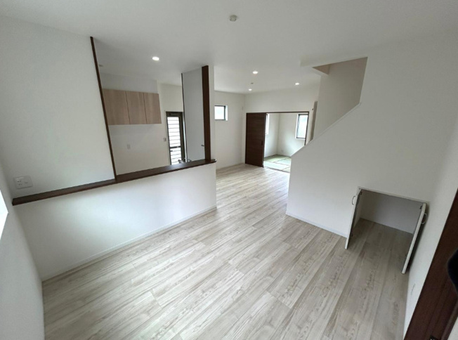 【居間・リビング】 | 八尾市教興寺6丁目　【2号地/全2区画】 | 【LDK：18帖】床暖房完備です☆