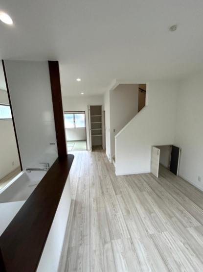 【居間・リビング】 | 八尾市教興寺6丁目　【2号地/全2区画】 | 【LDK：18帖】対面式のキッチンです♪