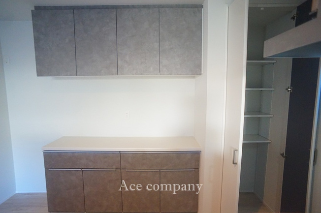 【収納】 | 八尾市竹渕1丁目 | キッチン背面のカップボード♪パントリーも含め大容量収納できます♪