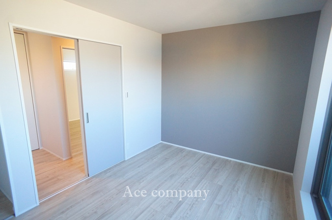 【子供部屋】 | 八尾市竹渕1丁目 | 【3階：洋室6帖】バルコニーに面した引き戸のお部屋です☆