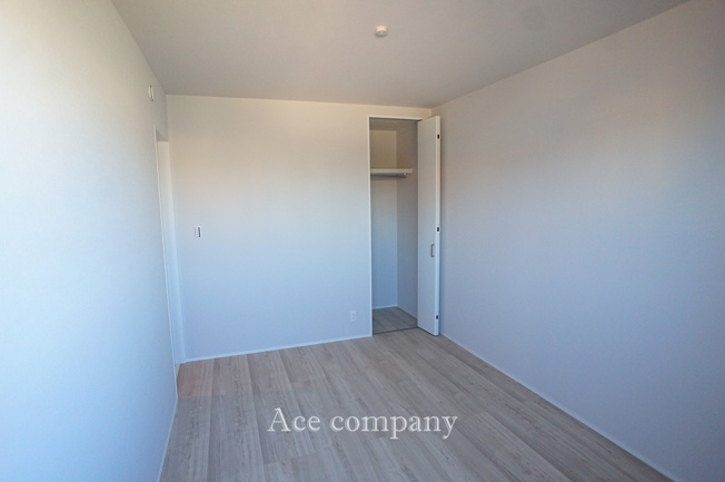 【子供部屋】 | 八尾市竹渕1丁目 | 【3階：洋室6帖】クローゼット完備です♪