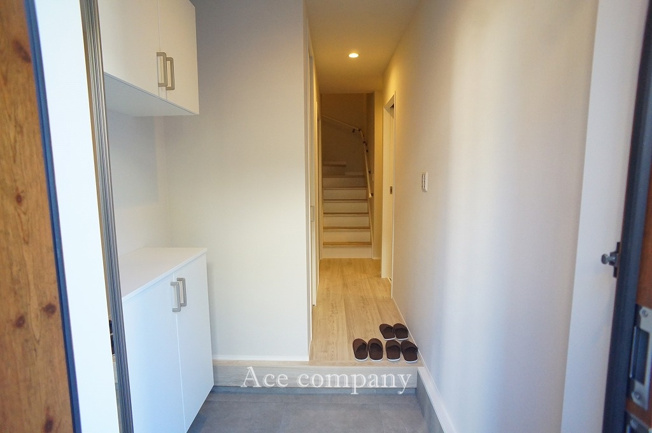 【玄関】 | 八尾市竹渕1丁目 | ミラー付きのシューズボックス完備です♪