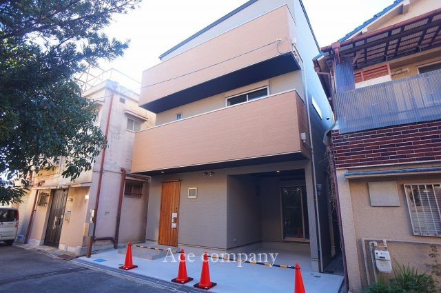 【外観】 | 八尾市竹渕1丁目 | 玄関周辺に駐輪スペースも楽々確保できます♪