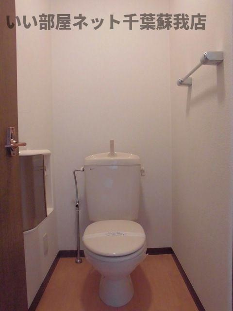 イーストサイド６３のトイレ|落ち着いた色調のトイレです