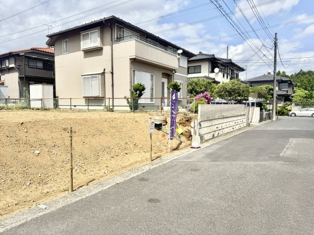 AZ四街道市千代田3丁目の前面道路含む現地写真