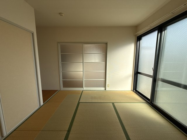 フローラル白浜Ｂ棟の寝室