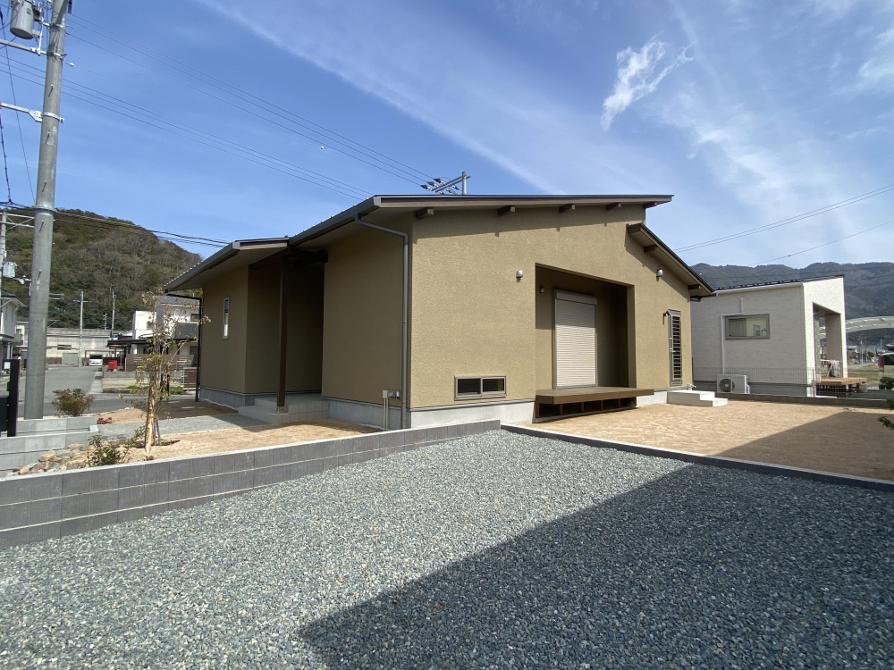 丹波市氷上町石生の中古一戸建の外観