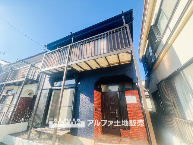 ~武蔵村山岸3丁目~ Remodeled Homeの外観|【Love】
◆愛する人達◆との幸せな時間をここで楽しむ。採光、耐震性、デザイン、そして対面キッチンを備えたユーティリティー。何も妥協しないライフスタイル。愛する家族を大切にする人達が住まう家。