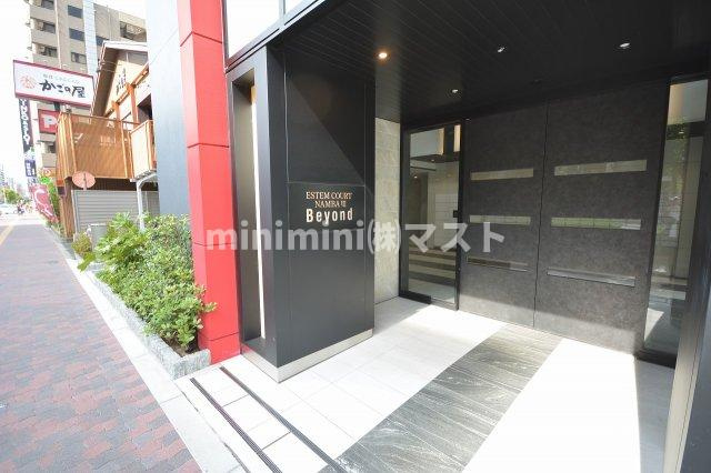 エステムコート難波VIIビヨンドのエントランス