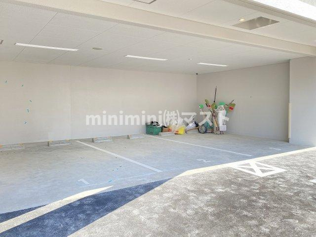 エステムコート難波VIIビヨンドの駐車場