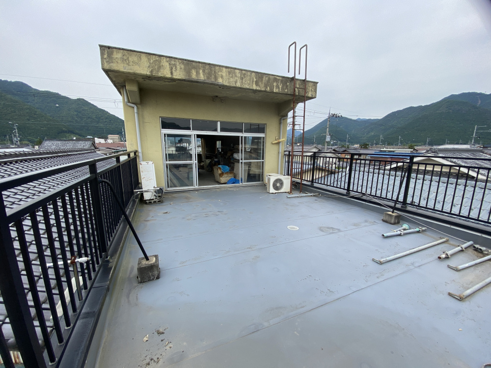 丹波市氷上町成松の店付住宅