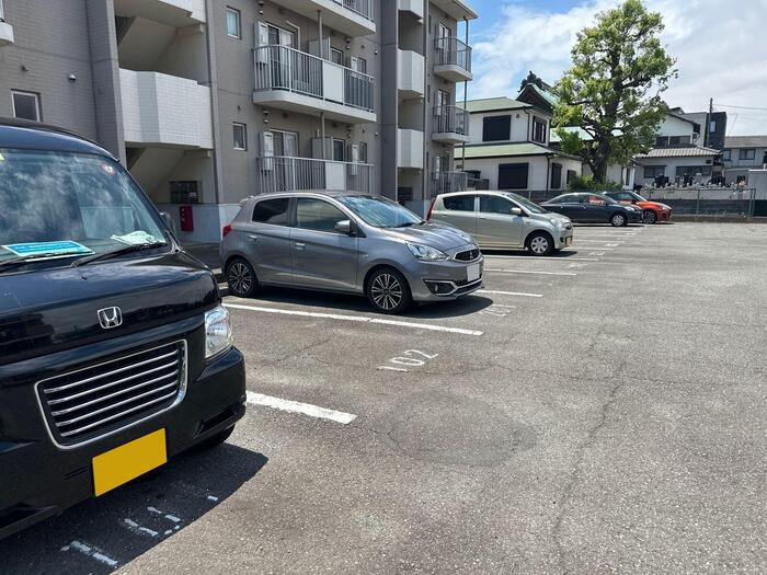 ノーブル高橋の駐車場