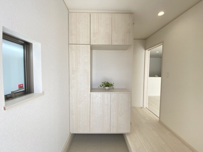 【玄関】 | 八重瀬町具志頭（全5棟）C号棟 | ※同仕様写真です