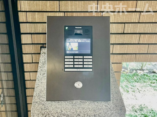 クレストコート金町の防犯設備|【オートロック】オートロックシステムでセキュリティ充実。当たり前ですが、安全で安心して暮らすのって大事ですよね。お探しのご条件でオートロック付きの物件を探す方も多いですがやはりセキュリティは大事です。