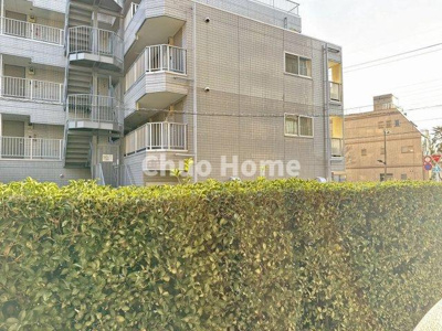  | クレストコート金町 | 【エントランス】マンションのエントランスは、その物件の印象を決める、顔とも言える場所です。毎日通る場所ですからきれいなのが一番です。エントランス内はオートロックですので暮らしの安全も確保されています。