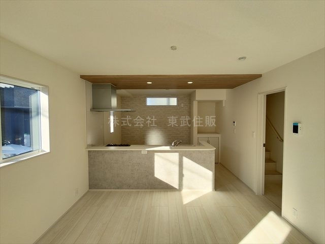 【ダイニング】 | 川越市笠幡　全3棟　1号棟 | 食卓を囲むダイニング