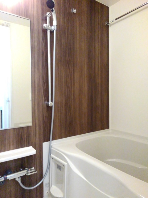 川崎市麻生区上麻生５丁目のアパートの浴室