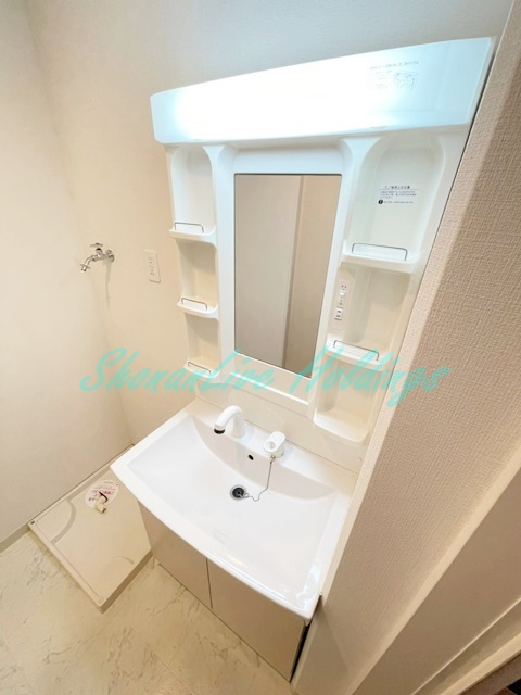 ソワール鎌倉の洗面所|明るい洗面所です