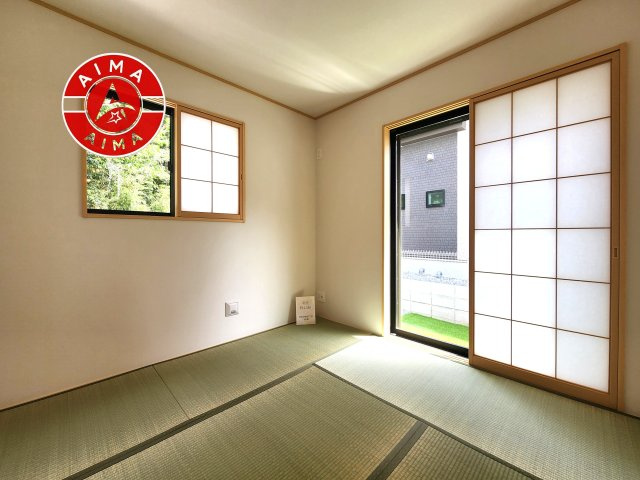 福岡市西区今宿東3丁目第1-3棟（A号棟）の和室|和室を上手に活用すると暮らし方の幅が広がります。例えば普段は開け放して、子供の小さいうちはお昼寝や遊びのスペースに。畳はソフトなので転んでもケガをしにくく安心です
