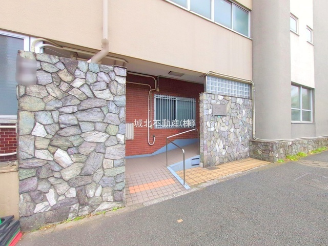 パシフィック江古田マンションのエントランス