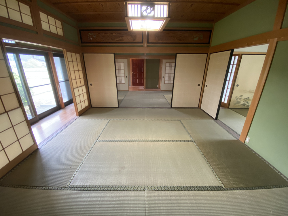 丹波市氷上町上成松の中古一戸建の和室|8帖