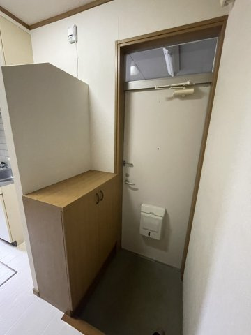 新潟市中央区上所上１丁目のアパートの玄関