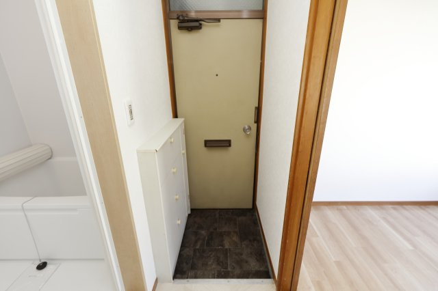 アールハイツの玄関