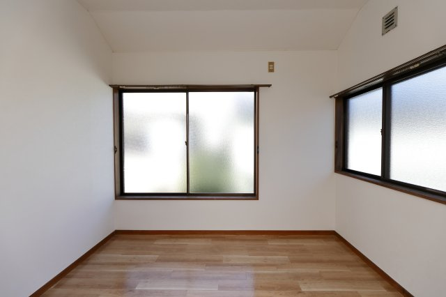 アールハイツの洋室