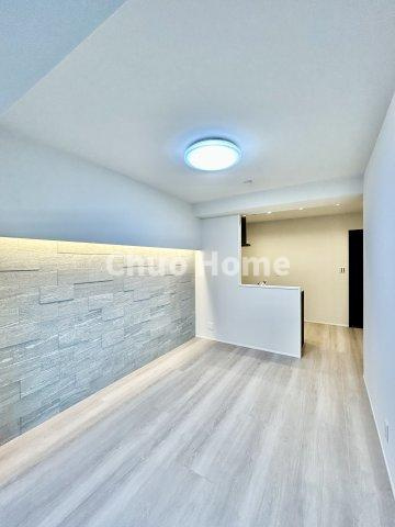 南砂キャピタルコータースのキッチン|視界に広がりを生むオープンなキッチン。料理や片付けをしながら、家族との会話を楽しんだり、リビングで遊ぶ子どもを見守れます。ご見学時には家具の配置などもイメージしながらぜひご覧になって見て下さい。