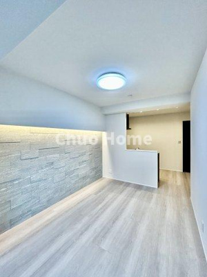 【キッチン】 | 南砂キャピタルコータース | 視界に広がりを生むオープンなキッチン。料理や片付けをしながら、家族との会話を楽しんだり、リビングで遊ぶ子どもを見守れます。ご見学時には家具の配置などもイメージしながらぜひご覧になって見て下さい。