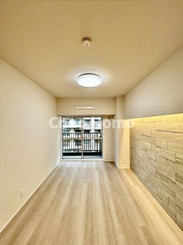 南砂キャピタルコータースの居間・リビング|【リビングダイニング】一日の中で多くの時間を過すことになるリビングダイニングだからこそ、いつも穏やかな空間であることが必然。爽やかな通風と採光を存分に感じる事が出来る空間です。